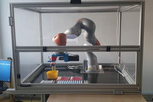 Pipetovací robot Pipeťák