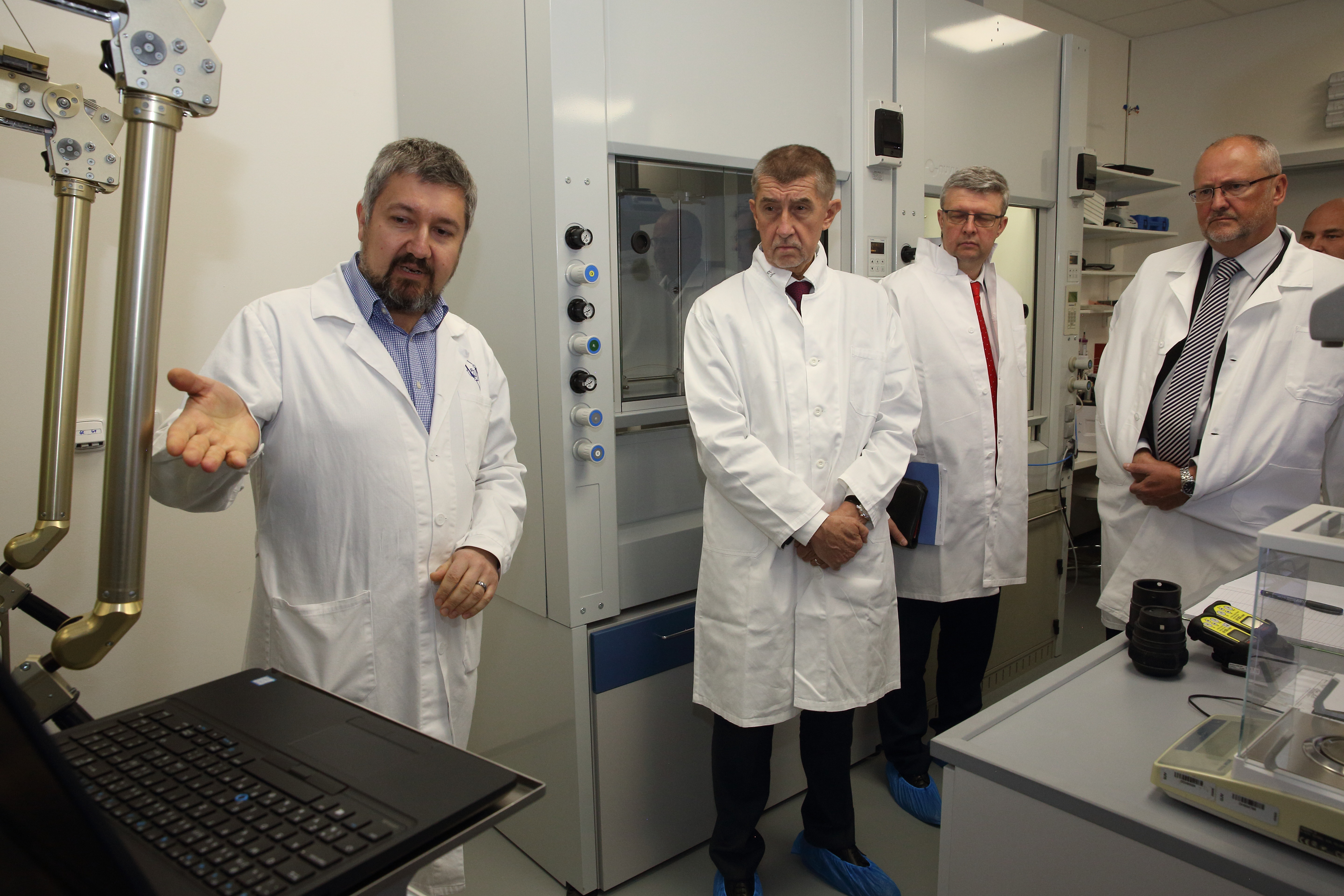 Head of the Department of Radiopharmaceuticals Ondřej Lebeda, Prime Minister Andrej Babiš, Vice-Chair of the Research, Development and Innovation Council Karel Havlíček, and NPI director Petr Lukáš