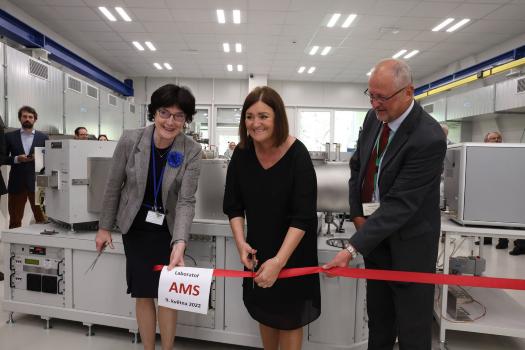 President of the CAS Eva Zažímalová, minister of the Czech government Helena Langšádlová and director of the NPI Petr Lukáš are opening of the AMS laboratory