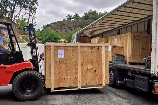 The boxes full of Milea AMS components were unloaded with a forklift