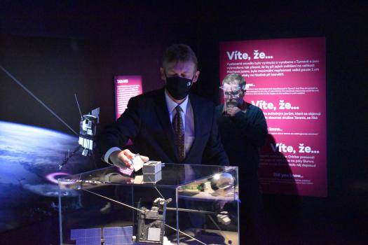 Dr. Martin Kákona presented the resulting SPACEDOS device, which completed a space flight (in the background: Prof. Ondřej Santolík)