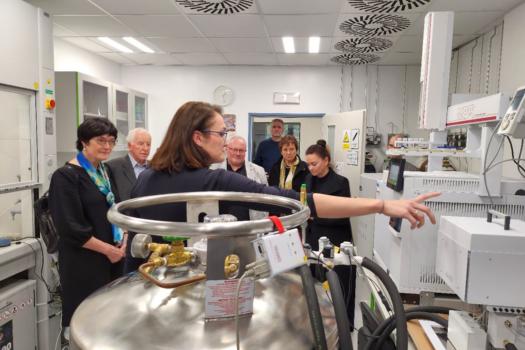 E. Zažímalová (on the left) with other guests and NPI staff watches V. Brychová's presentation in the AMS laboratory