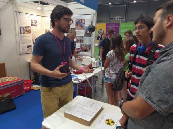 Jakub Šlegl from the Department of radiation dosimetry NPI performed so-called Uranium maze